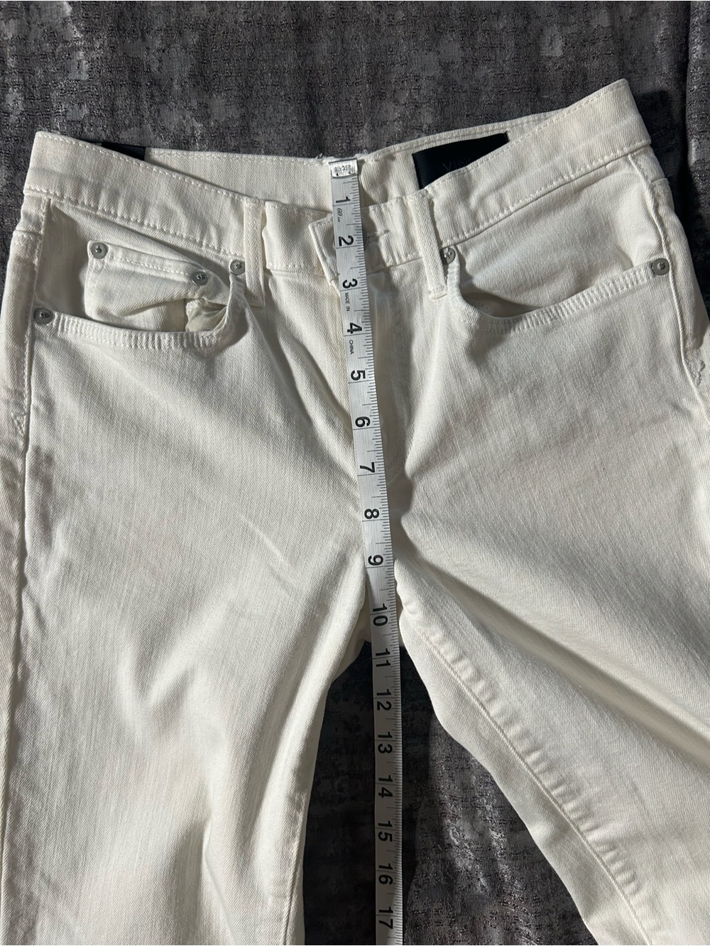 Vince Mason Relaxed Rolled White Ankle-Length Jeans - Picture 4 of 12